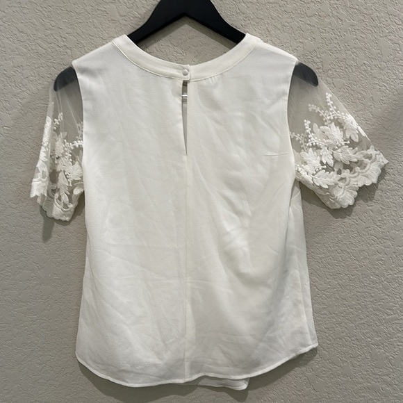 Lulu’s White top in XS NWT - Picture 7 of 10